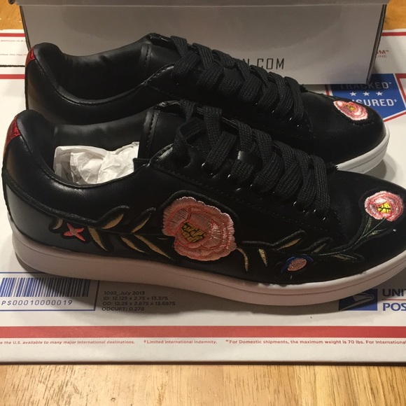 Cape Robbin Shoes Size 9 left - Picture 2 of 8